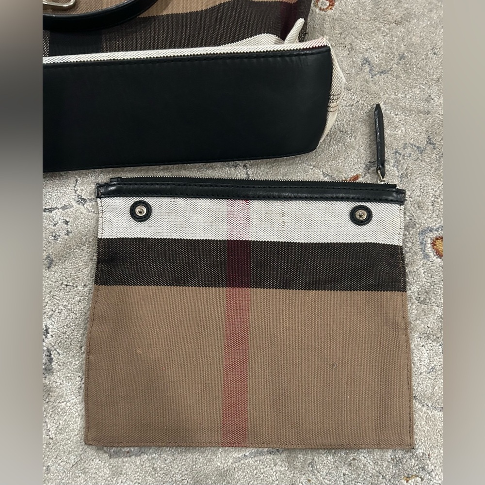 Burberry House Check Bag - Picture 8 of 10